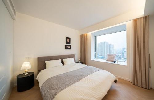 Xuhui Apartment | Urban hub Sun Apartment near the Xujiahui Road