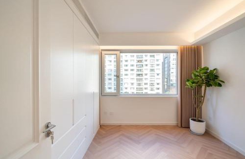 Downtown Shanghai Apartment | Urban Hub Superior Suite 3 bedrooms near the People's Square include Garden