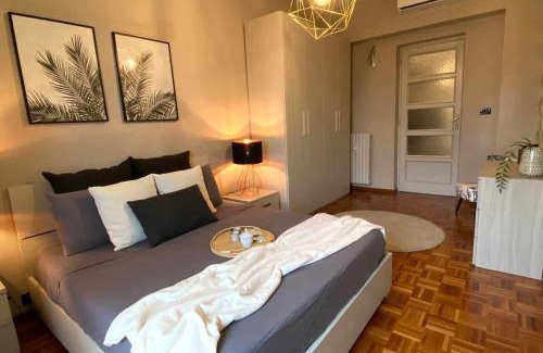 Cit Turin Apartment | Urban Jungle Apartment: Self Check-In & Metro Access