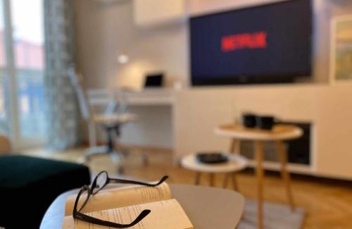Cit Turin Apartment | Urban Jungle Apartment: Self Check-In & Metro Access
