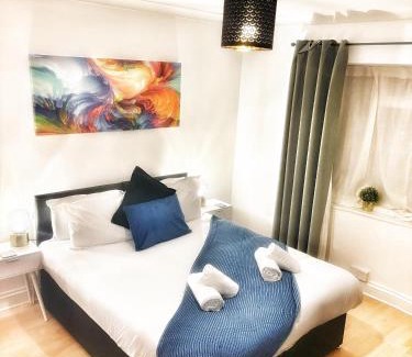 Southampton House | Urban Living - 2 beds apartment, driveway parking, centrally located!