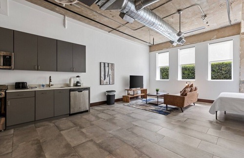 Cedars Apartment | Stylish Urban Loft with Breakfast & Family-Friendly Vibes