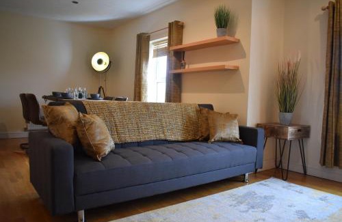 Peterborough Apartment | Discover Urban Nest @Eastwater - 4-Star Family Retreat