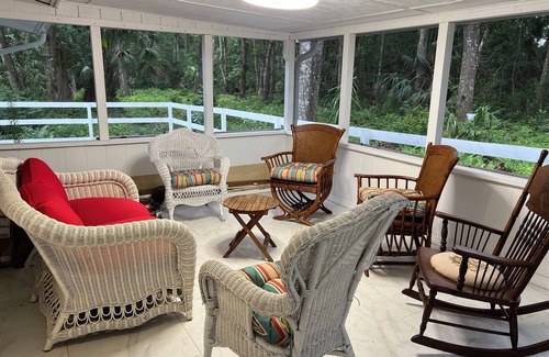 Longwood Cottage | "Urban Oasis: A Tropical Hideout in the Heart of Orlando's Vibrant Suburbs"