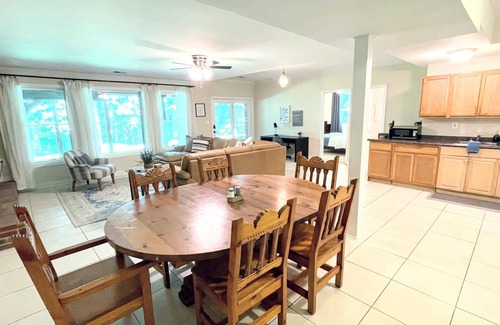 Springfield Apartment | Urban Oasis: 2bd Retreat with Nature & Family-Friendly Perks