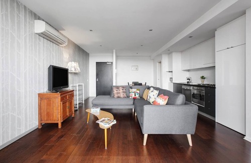 Richmond North Apartment | Urban Retreat in Richmond's Cultural Hub with Pool & Spa