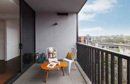 Richmond North Apartment | Urban Retreat in Richmond's Cultural Hub with Pool & Spa