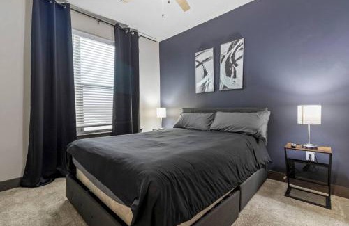 Chestnut Apartment | Urban Oasis: Pool, Gym, Dog Park & Free WiFi Await You