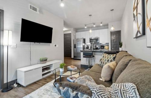 Chestnut Apartment | Urban Oasis: Pool, Gym, Dog Park & Free WiFi Await You
