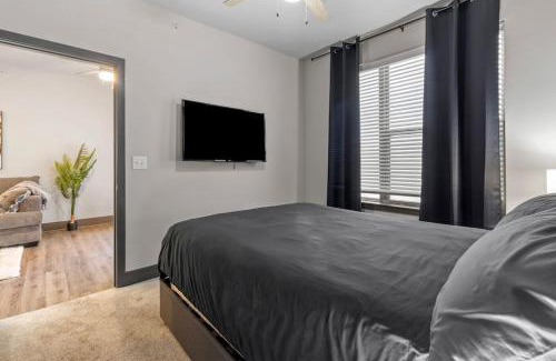 Chestnut Apartment | Urban Oasis: Pool, Gym, Dog Park & Free WiFi Await You