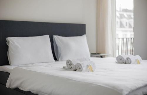 Sihlfeld Apartment | Urban Oasis: Relaxing Retreat with Scenic Queen Bed View