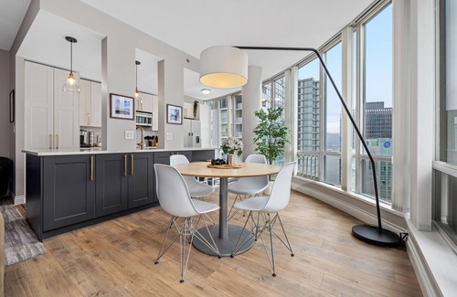 Coal Harbour Condo | Discover an Urban Outdoor Oasis in Coal Harbour
