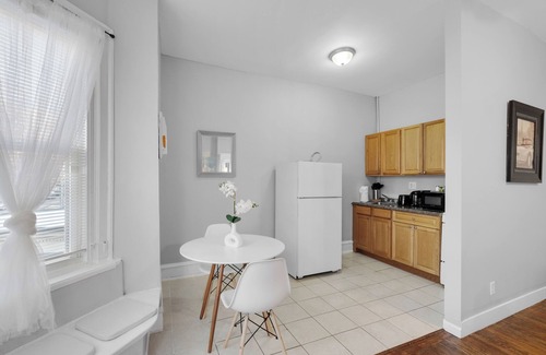 Spruce Hill Apartment | Urban quaint flat @UPenn