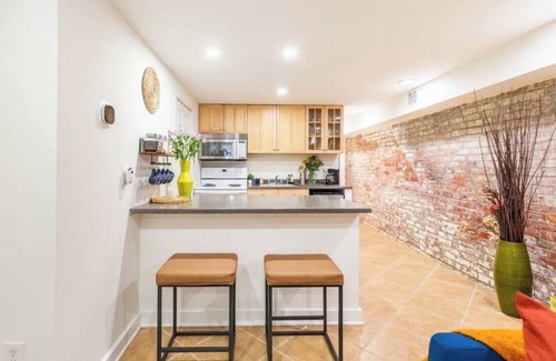 Northeast Apartment | Urban Retreat in Capitol Hill – Stylish & Serene One-Bedroom Apartment