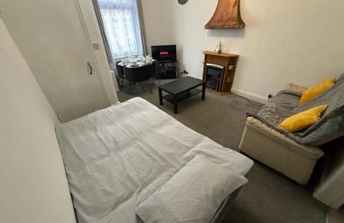 Coventry Villa | Urban Retreat With This Charming 2-Bedroom House ocated in the heart of Central Coventry