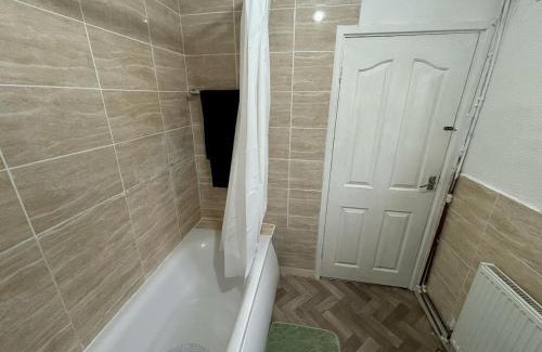 Coventry Villa | Urban Retreat With This Charming 2-Bedroom House ocated in the heart of Central Coventry