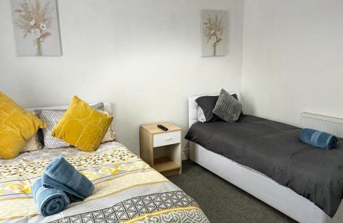 Coventry Villa | Urban Retreat With This Charming 2-Bedroom House ocated in the heart of Central Coventry