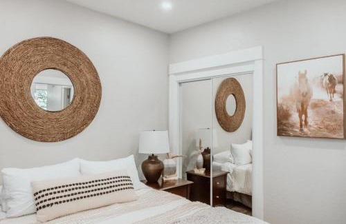 Corvallis House | Urban Rustic Retreat: Pet-Friendly Stay with Breakfast
