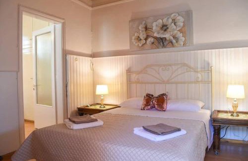 Anatolikos Sinikismos House | Coastal Retreat: Adriana's Garden Oasis with Ocean Views