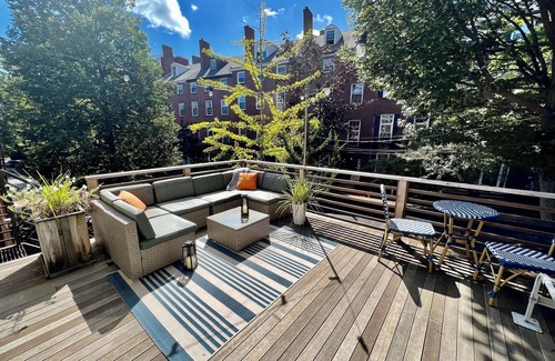 West End Apartment | Central Urban Studio with Oceanfront Views & Spa Amenities