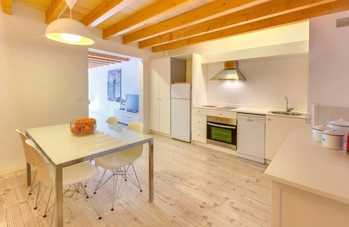 Sindicat Apartment | Experience Oceanfront Urban Suites with Spa & Breakfast