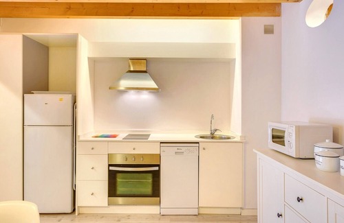 Sindicat Apartment | Experience Oceanfront Urban Suites with Spa & Breakfast