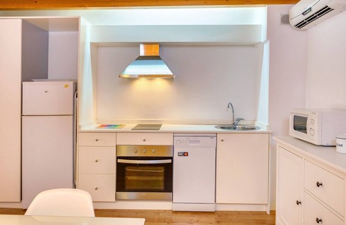 Sindicat Apartment | Urban Suites 3 Palma: Spa Retreat with Breakfast & Kids' Fun