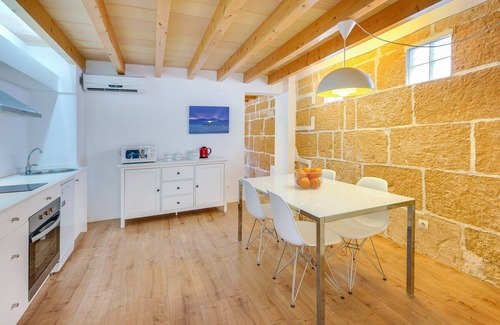 Sindicat Apartment | Urban Suites 3 Palma: Spa Retreat with Breakfast & Kids' Fun