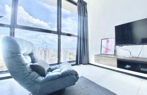 George Town Apartment | Modern Urban Suites with Pool & Hot Tub - Komtar View