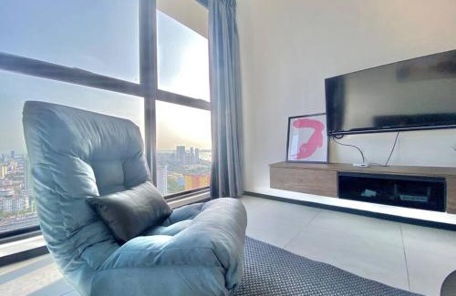 George Town Apartment | Modern Urban Suites with Pool & Hot Tub - Komtar View