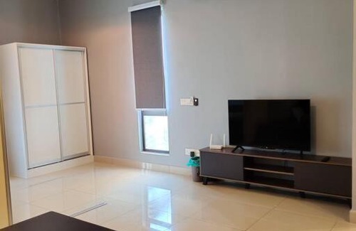 Taman Seri Gombak Apartment | Cozy Urban360 Studio with Netflix, Wi-Fi, and Pool Access
