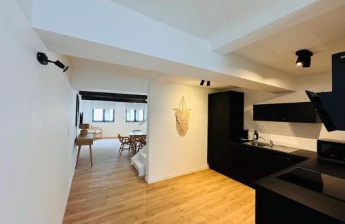 Saint-Laurent Apartment | Urban Retreat: Family-Friendly Evasion 3D Apartments