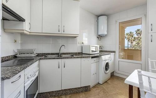 Molinell Apartment | Pet-Friendly Bliss at Urbanización Catamaran with Ocean Views