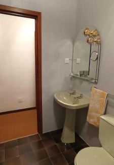 Fresnedillas de la Oliva Apartment | Relaxing Stay at Urbanización Granja de San Antonio with Pool