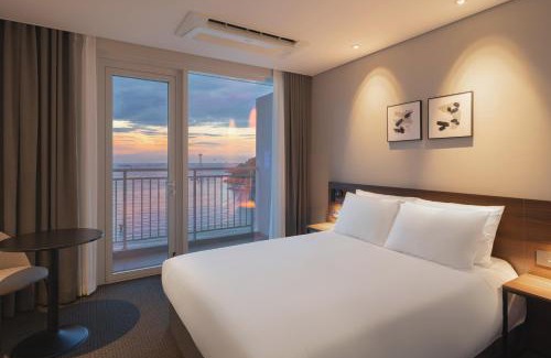 Seo Hotel | Oceanfront Retreat at Urbanstay Busan Songdo Beach