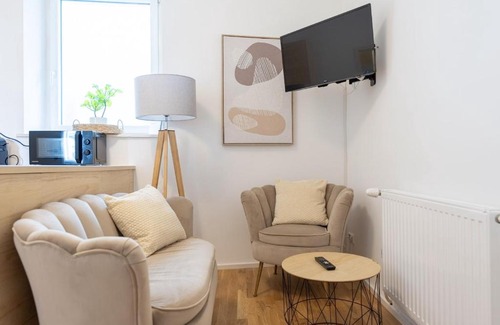Krems an der Donau Apartment | Prime UrbanSuite in the Heart of Downtown - Child Friendly