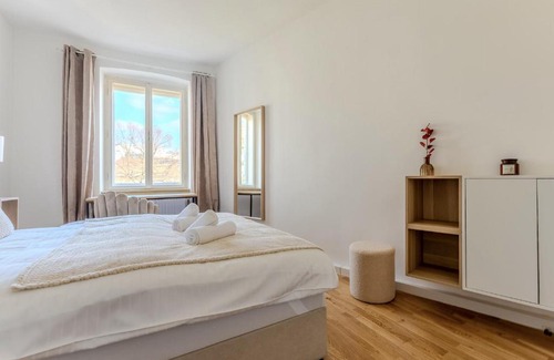 Krems an der Donau Apartment | Prime UrbanSuite in the Heart of Downtown - Child Friendly