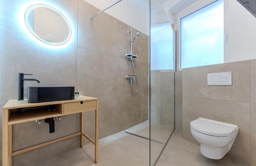 Krems an der Donau Apartment | Prime UrbanSuite in the Heart of Downtown - Child Friendly