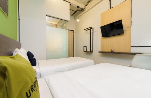 Kebayoran Lama House | Budget-Friendly Urbanview Caverna Gandaria for Families