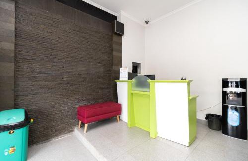 Kelapa Gading Barat Hotel | Convenient Stay at Urbanview Hotel Bizhome Artha Gading