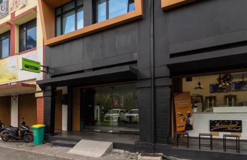 Kelapa Gading Barat Hotel | Convenient Stay at Urbanview Hotel Bizhome Artha Gading