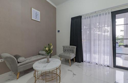Tasikmalaya Hotel | Explore Urbanview Hotel Khayrizsan in Tasikmalaya