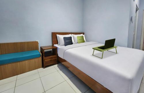Rendeh Hotel | Family-Friendly Retreat at Urbanview Hotel Mutiara Persada