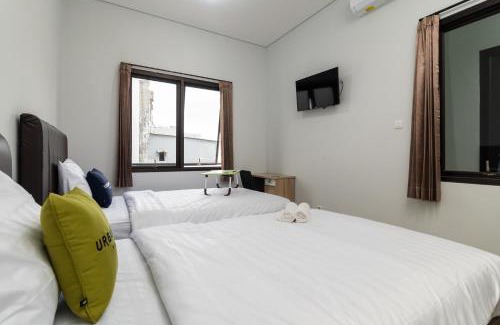 Gambir Hotel | Budget-Friendly Urbanview Hotel Pasar Baru Jakarta Awaits