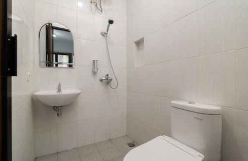 Gambir Hotel | Budget-Friendly Urbanview Hotel Pasar Baru Jakarta Awaits