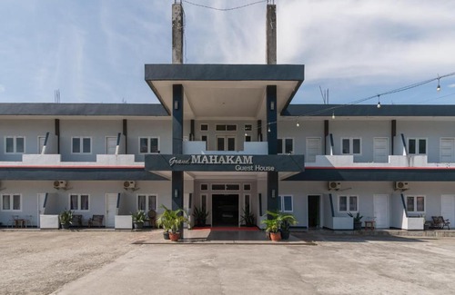 Bengkulu Hotel | Family-Friendly Urbanview Hotel Syariah Grand Mahakam