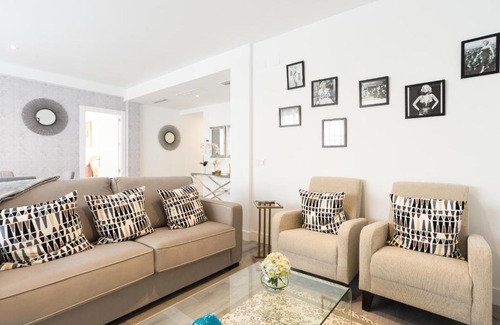 Ensanche Centro Apartment | Family-Friendly Urbe10 Blasco de Garay 4 Bedroom Retreat