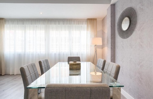 Ensanche Centro Apartment | Family-Friendly Urbe10 Blasco de Garay 4 Bedroom Retreat