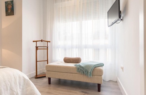 Ensanche Centro Apartment | Family-Friendly Urbe10 Blasco de Garay 4 Bedroom Retreat