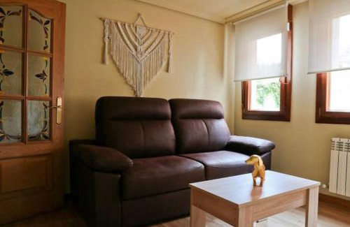 Viana Apartment | Urbión Etxea: Family-Friendly Retreat with 9.2/10 Rating
